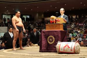 大相撲一月場所における県知事賞授与