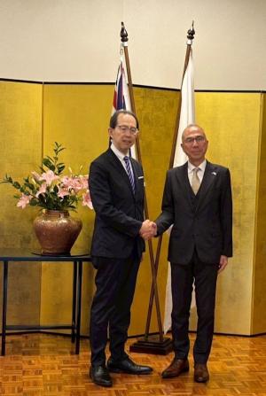 知事