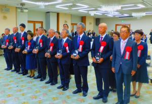 民報社賞（代表授与者：岩渕夫妻※一番右）