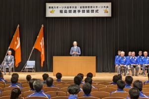 挨拶する知事