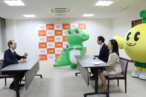 金融庁公式キャラクター「ワニー参事官」表敬訪問写真１