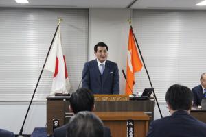 11月臨時会閉会の議長挨拶の写真