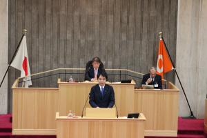 一般質問（渡辺康平議員）の写真