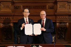 連携覚書を持つ知事