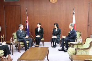 知事と次期大使