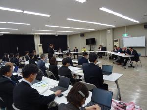 相双地方振興局の調査を行う総務委員会の写真