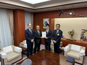 １