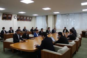 議員定数検討委員会の写真