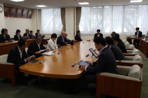 議会運営委員会の様子
