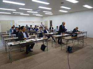 磐梯町役場の調査を行う人口減少・地域活力創造対策特別委員会の様子