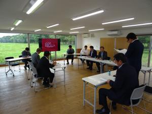 苫東ファーム株式会社の調査を行う農林水産委員会の様子