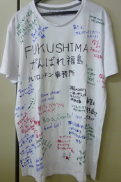 寄せ書きが書かれたTシャツ