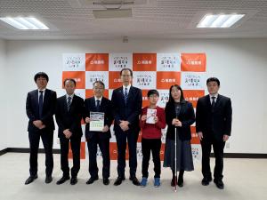 2026年版小鳩文化点字カレンダー贈呈式記念撮影