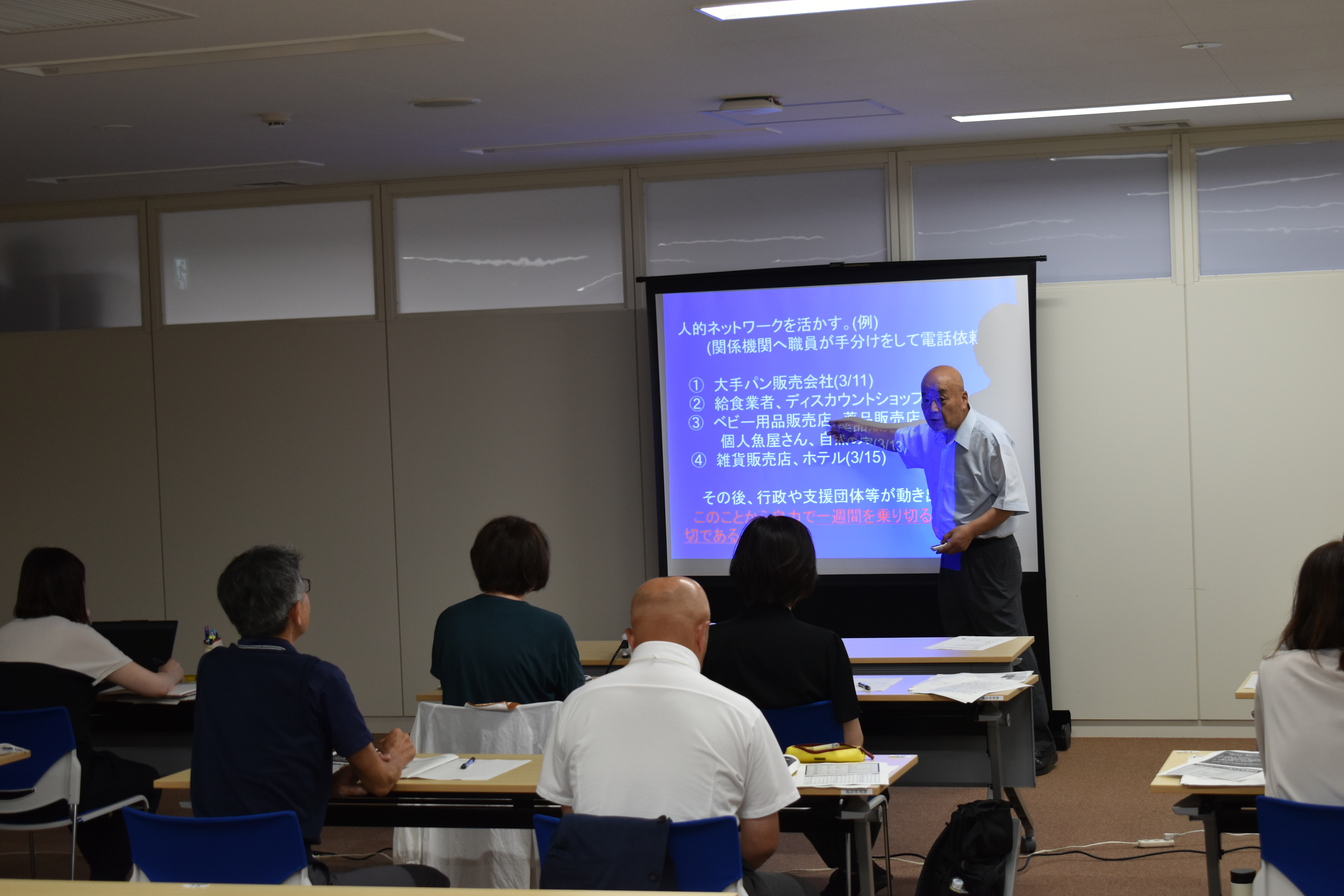 東日本大震災時、郡山養護学校で校長をされていた渡邊様による講演（写真(3)）