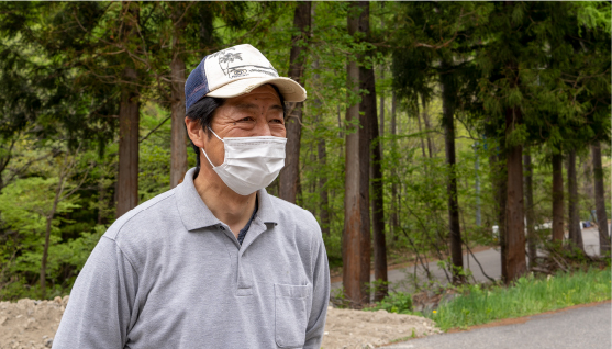 飼育担当の平野敬敏さん。